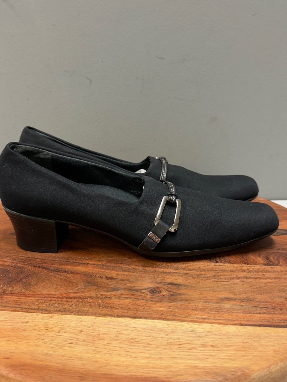 Munro American Black Stretch Fabric Comfort Low Heel Pumps 8.5